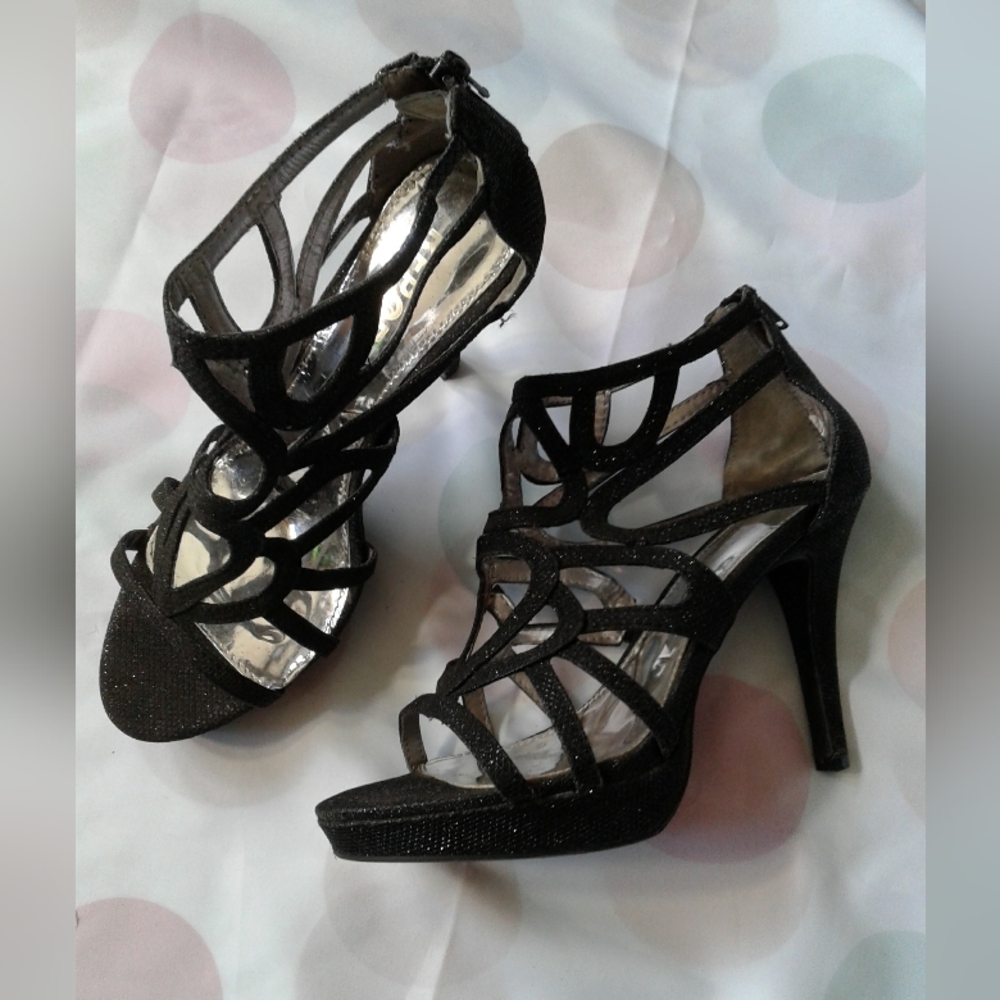 Shoes - Picture 4 of 7